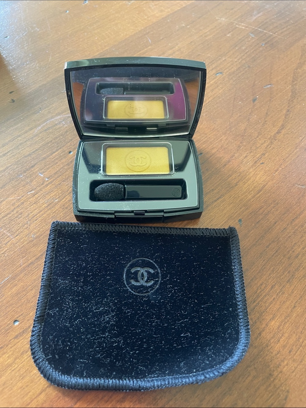 CHANEL Single Eyeshadow — Ombré Essentielle/Admiration.